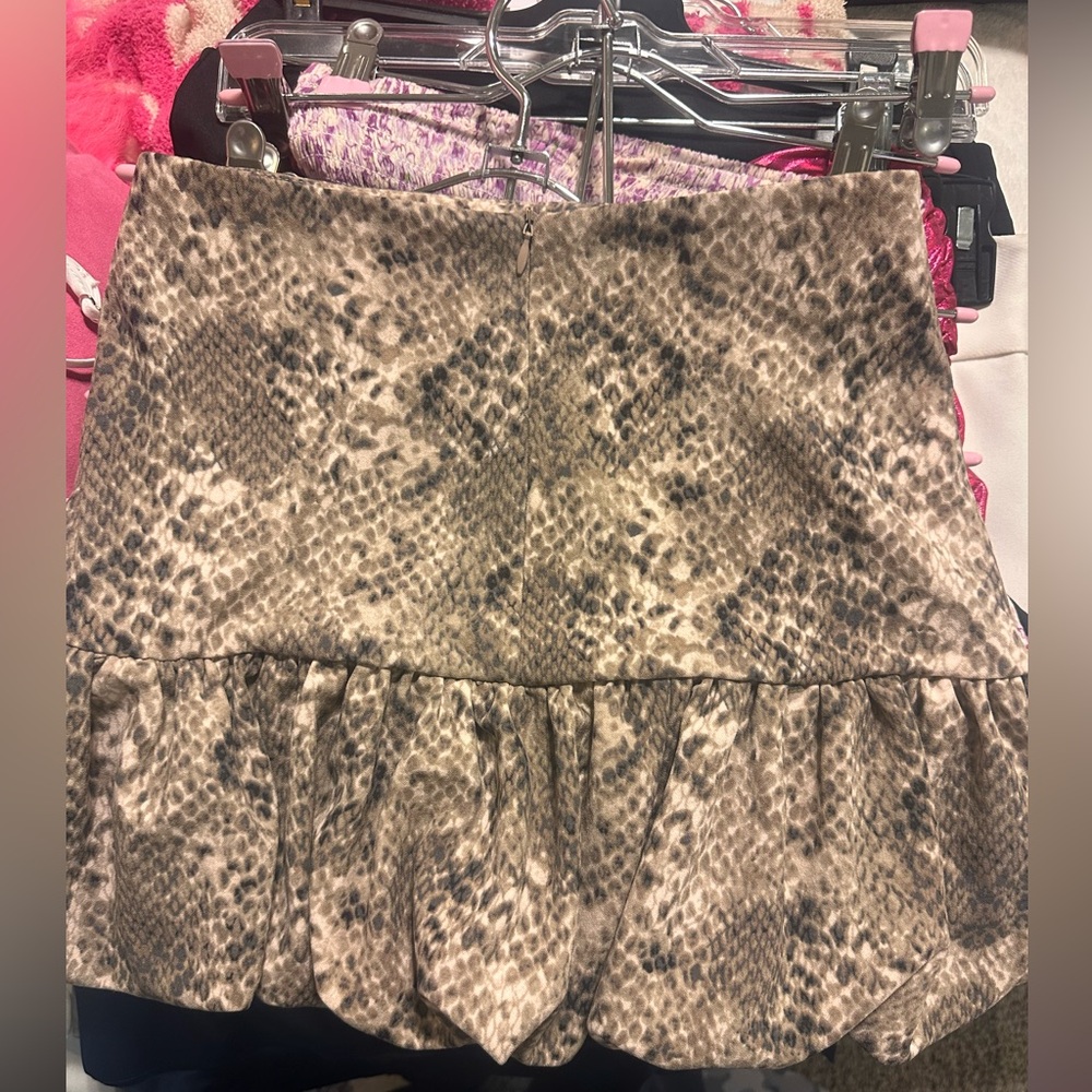 IMPECCABLE PIG SKIRT!!💛